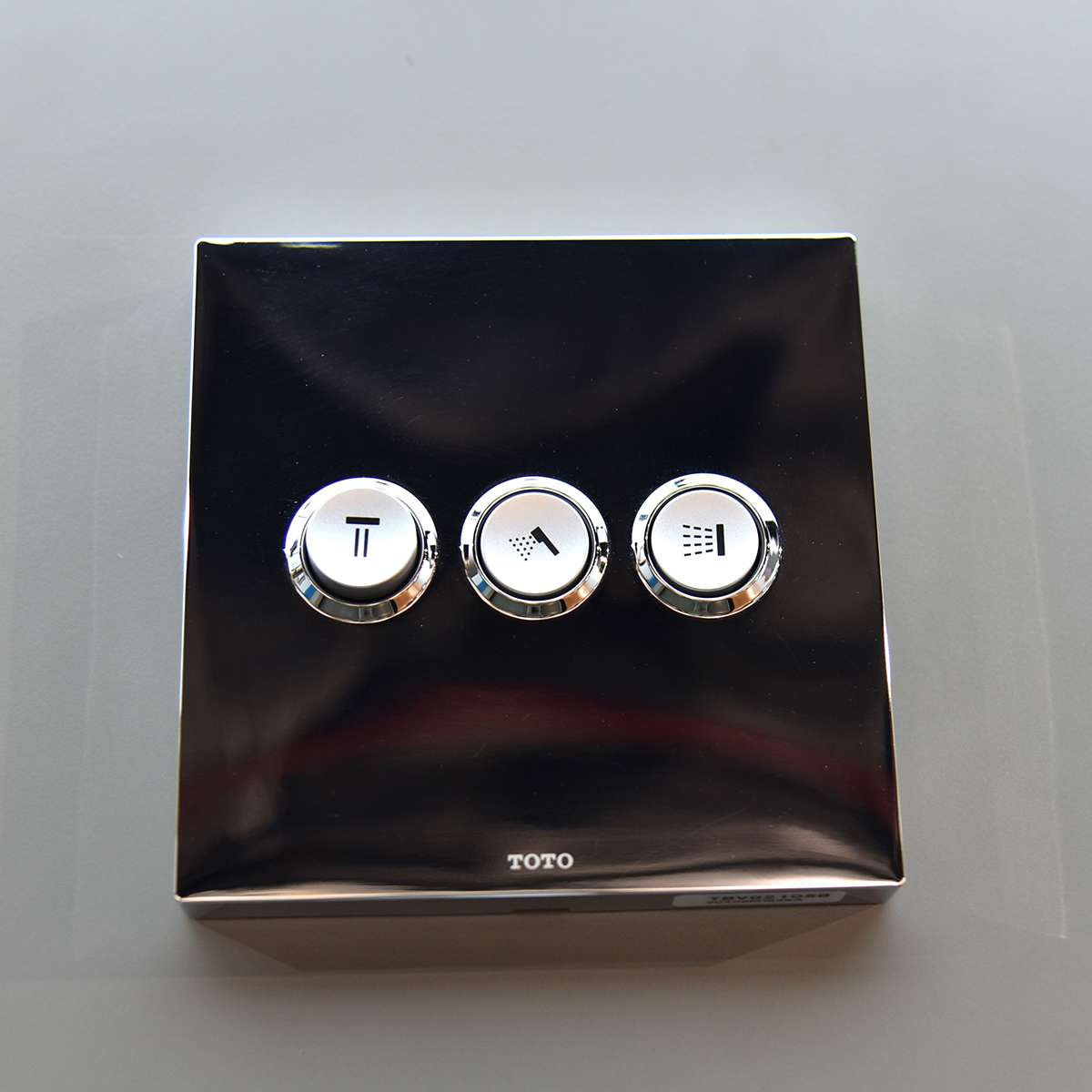 Van chuyển hướng 3 đường nước nút nhấn TOTO TBV02105B