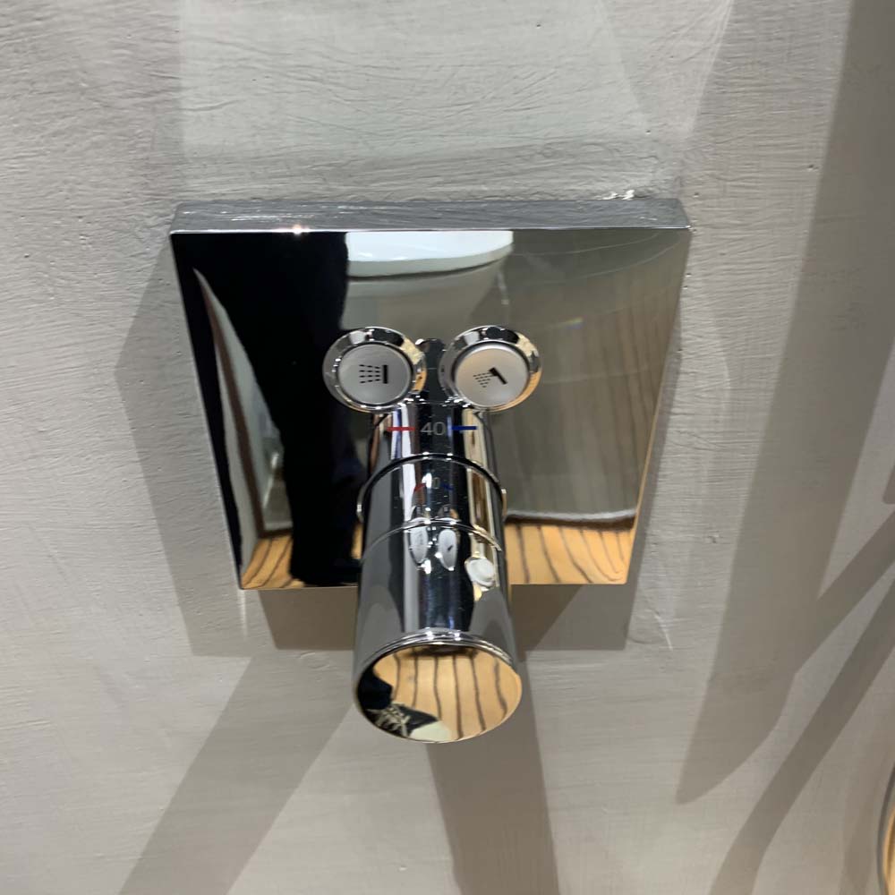 Van điều chỉnh nhiệt độ kèm van chuyển hướng (2 đn) TOTO TBV02406B kèm phụ kiện âm tường TBN01001B