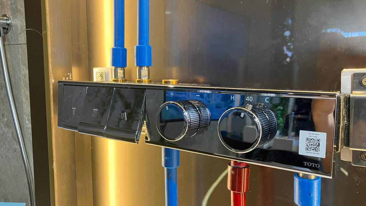 Bảng điều khiển nhiệt độ TOTO TBV11130A kèm nút chuyển hướng 3 đường nước