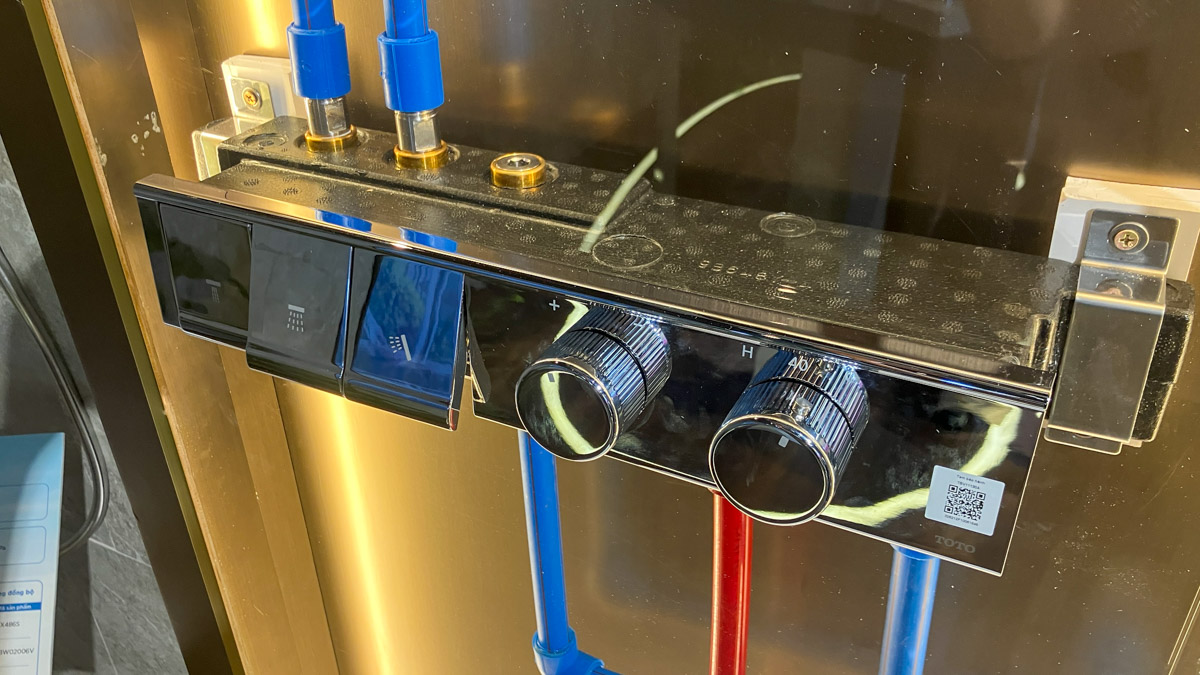 Bảng điều khiển nhiệt độ TOTO TBV11130A kèm nút chuyển hướng 3 đường nước