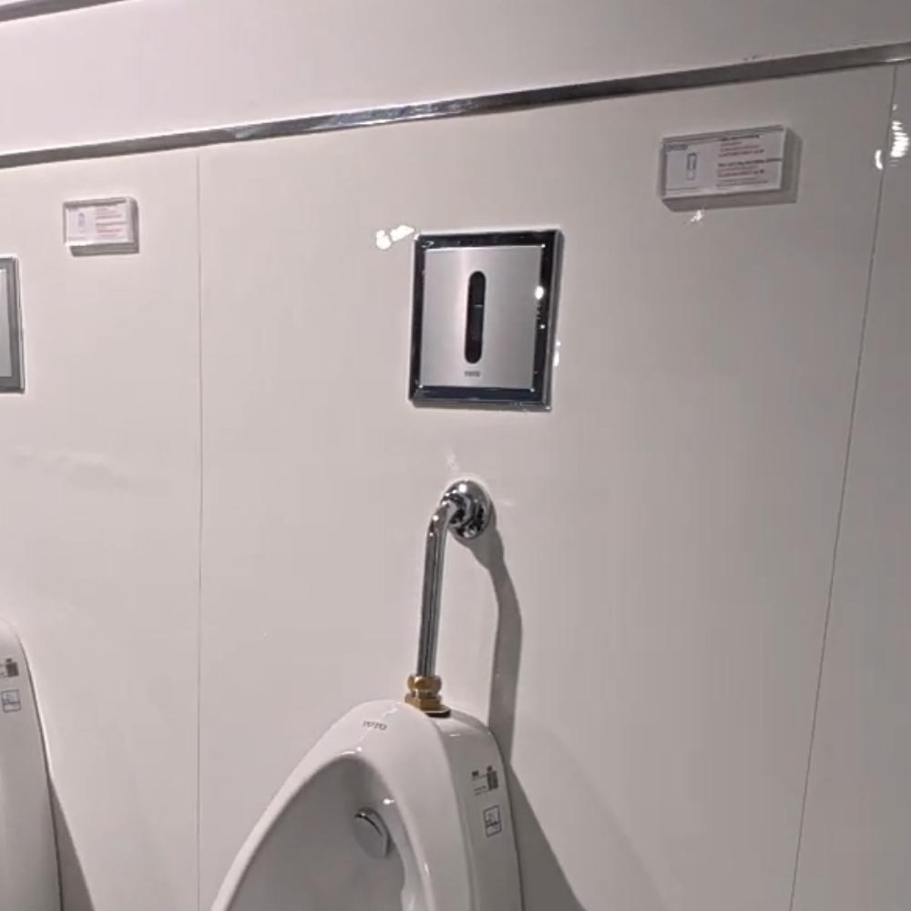 Van xả tiểu TOTO DUE126UPE VM2L051Z cảm ứng dùng điện kèm ống nối