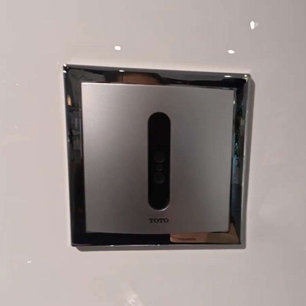 Van xả tiểu TOTO DUE126UPE VM2L051Z cảm ứng dùng điện kèm ống nối