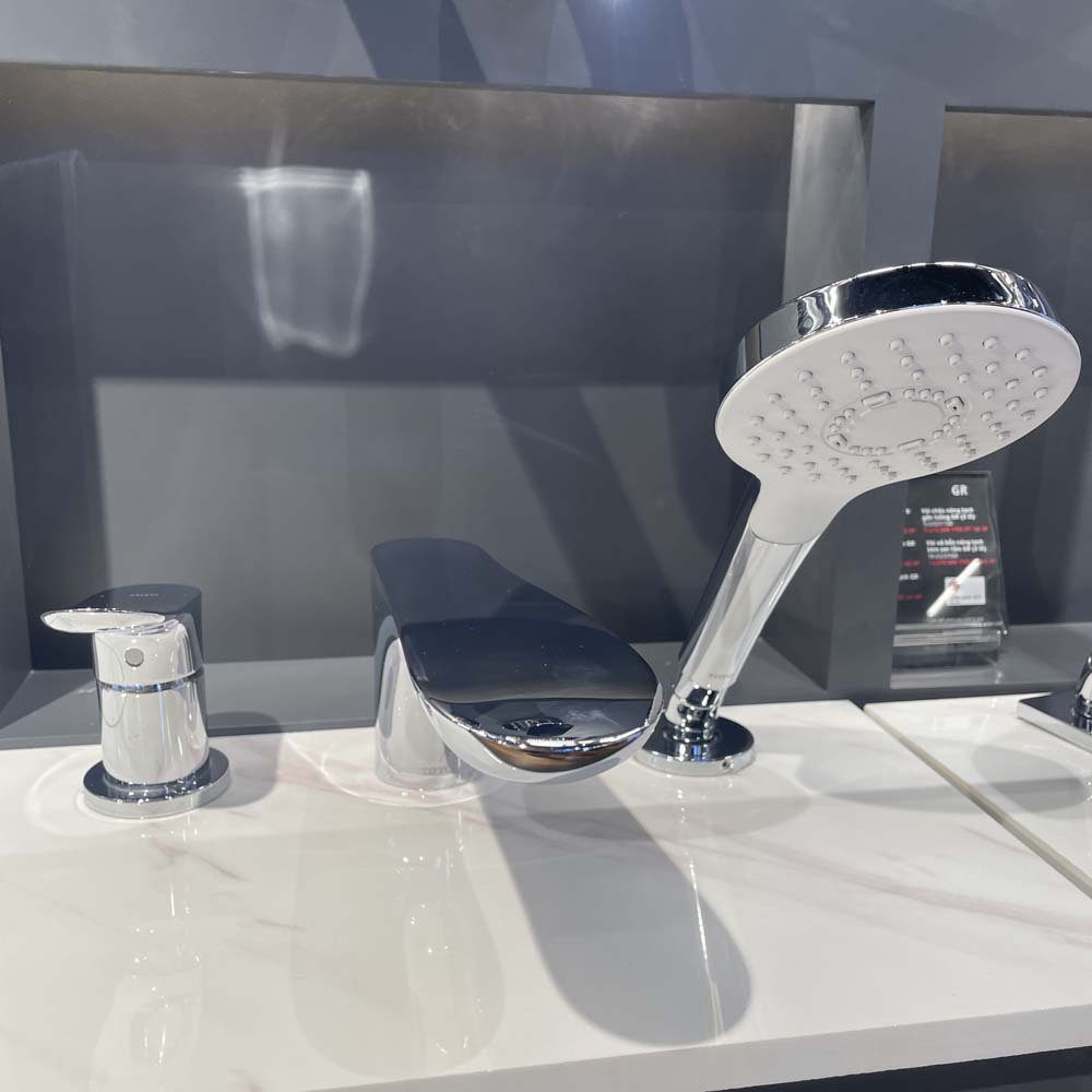 Vòi xả bồn tắm TOTO TBG01305BB nóng lạnh kèm tay sen