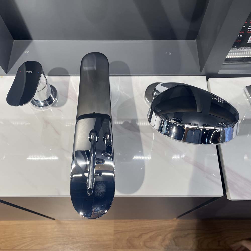 Vòi xả bồn tắm TOTO TBG01305BB nóng lạnh kèm tay sen