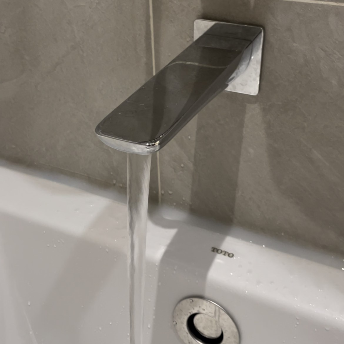 Vòi xả bồn âm tường GR TOTO TBG02001B