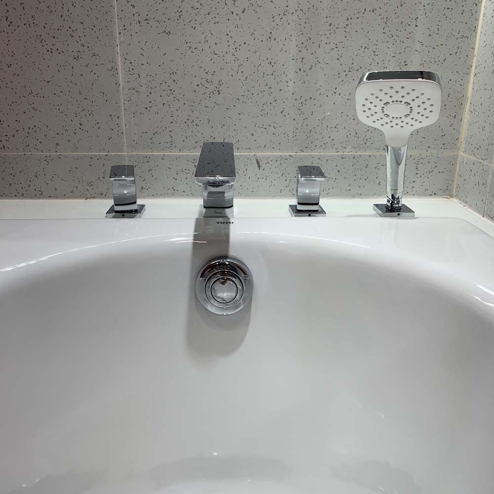 Vòi xả bồn tắm TOTO TBG02202A nóng lạnh kèm tay sen