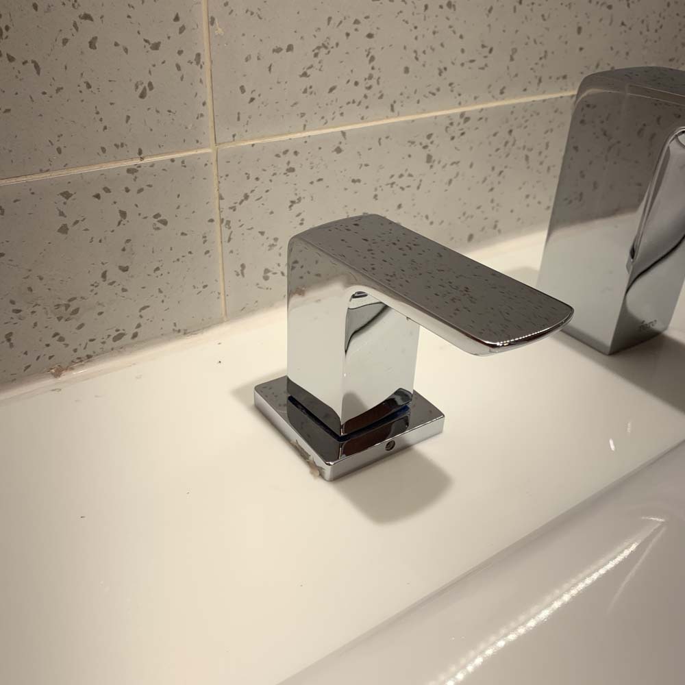 Vòi xả bồn tắm TOTO TBG02202A nóng lạnh kèm tay sen