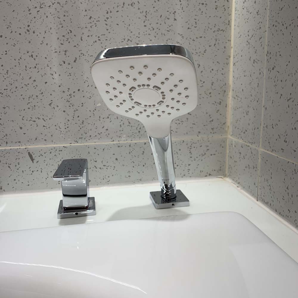 Vòi xả bồn tắm TOTO TBG02202A nóng lạnh kèm tay sen