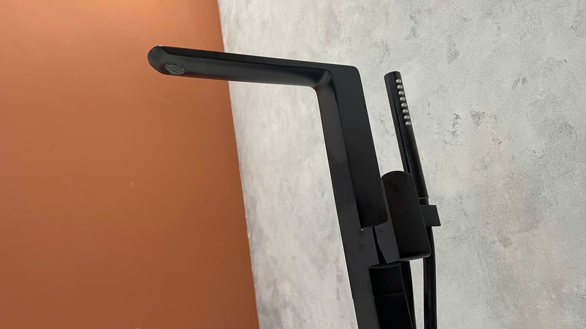 Vòi xả bồn tắm TOTO TBG02306AA đặt sàn nóng lạnh