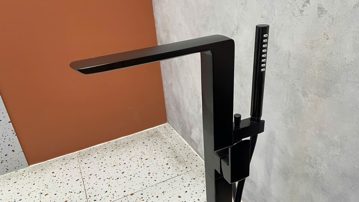 Vòi xả bồn tắm TOTO TBG02306AA đặt sàn nóng lạnh