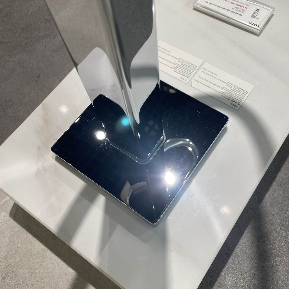 Vòi xả bồn tắm TOTO TBG07306AA TBN01105B đặt sàn nóng lạnh (kèm đế)