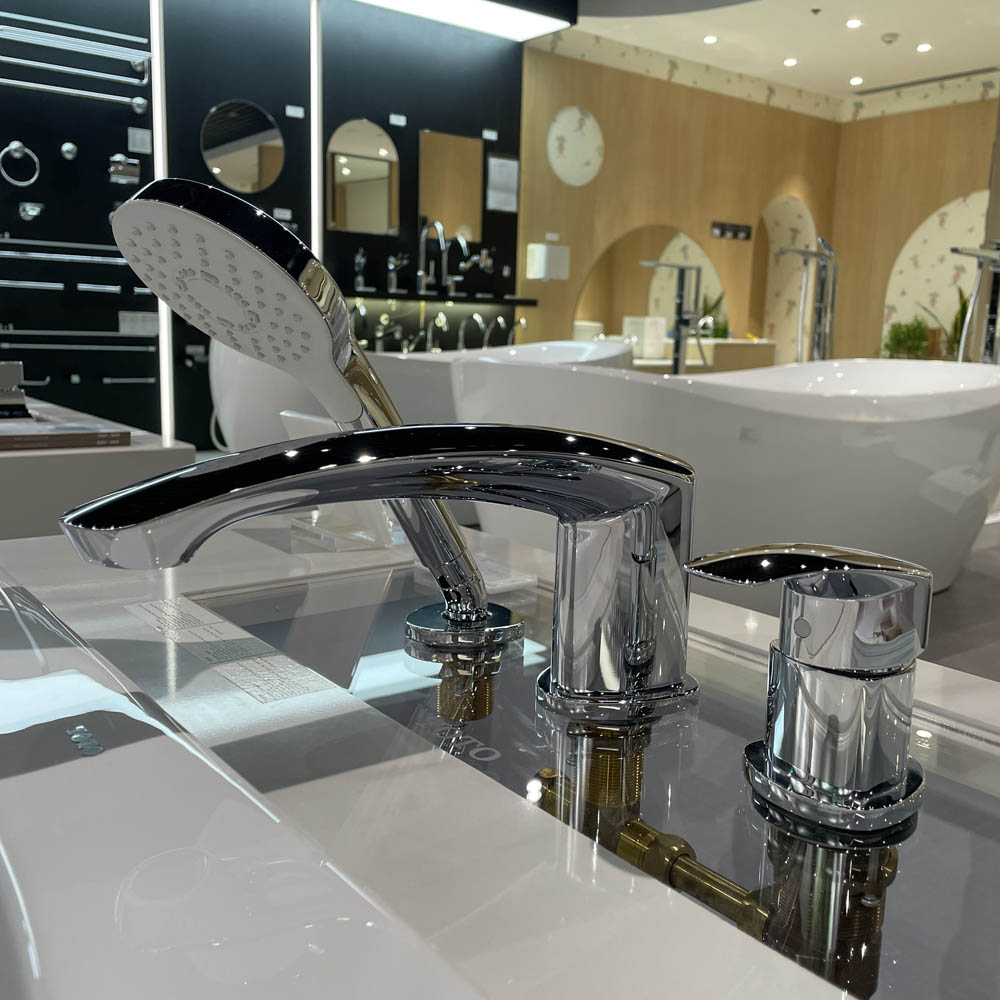 Vòi xả bồn tắm TOTO TBG09305AA nóng lạnh kèm tay sen