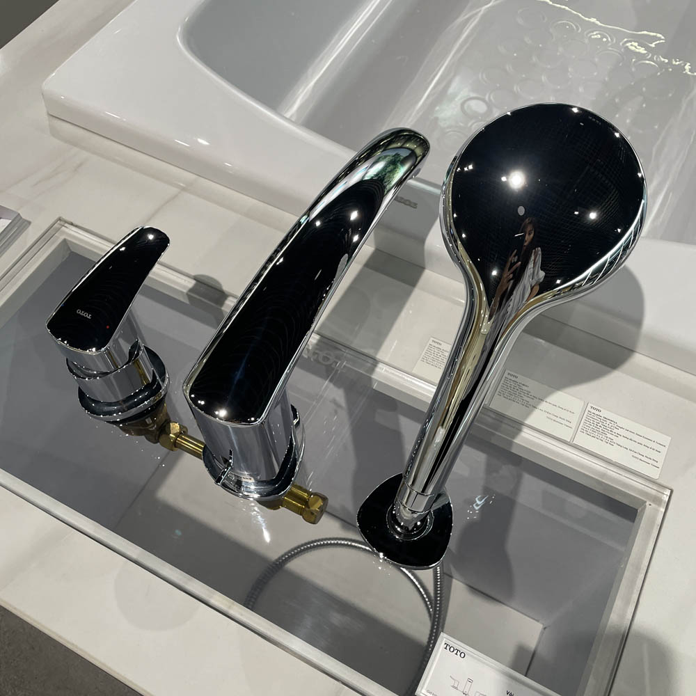 Vòi xả bồn tắm TOTO TBG09305AA nóng lạnh kèm tay sen