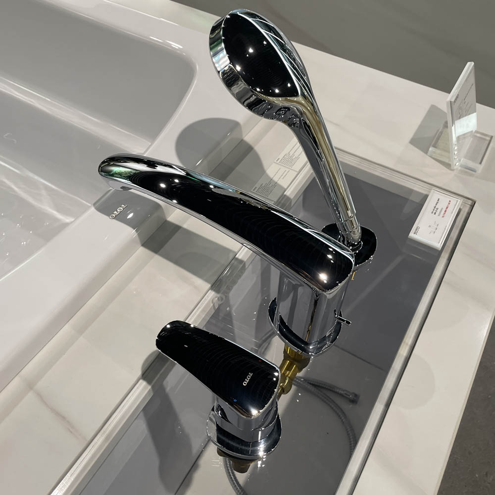 Vòi xả bồn tắm TOTO TBG09305AA nóng lạnh kèm tay sen
