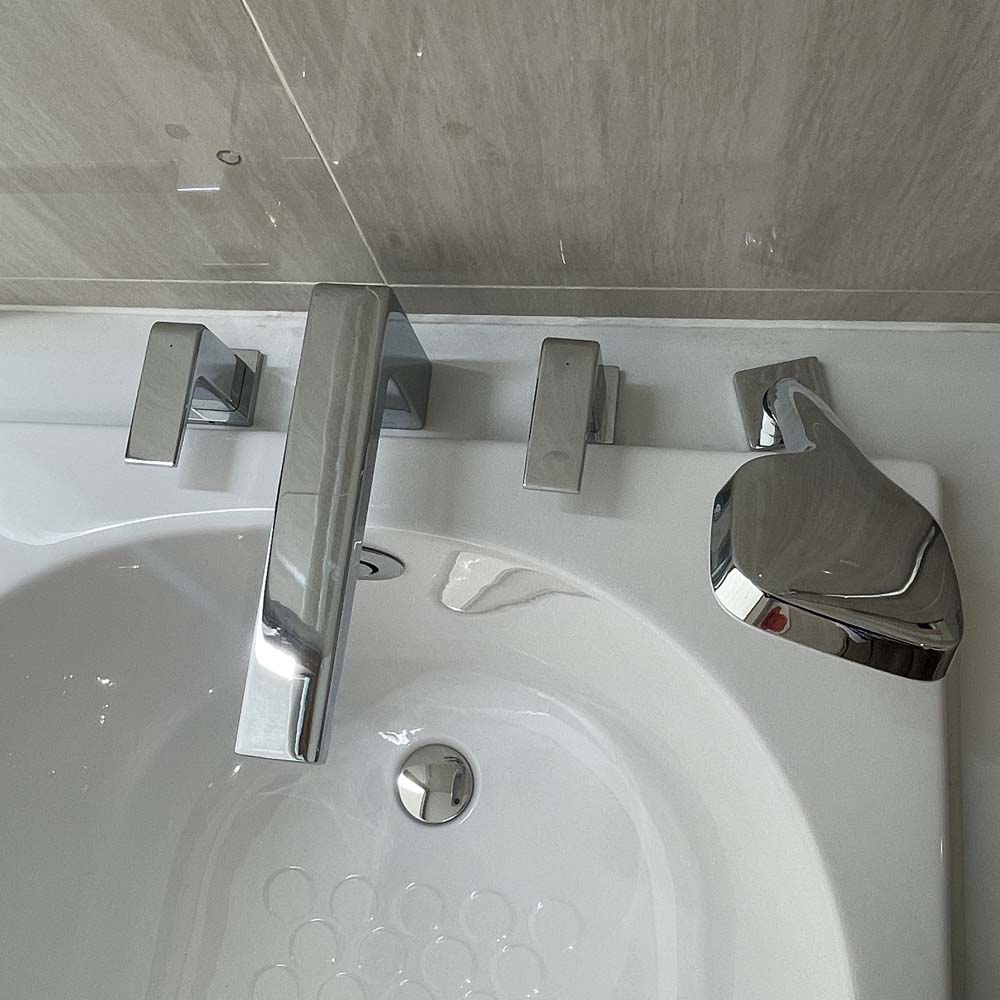 Vòi xả bồn tắm TOTO TBG10202A nóng lạnh kèm tay sen