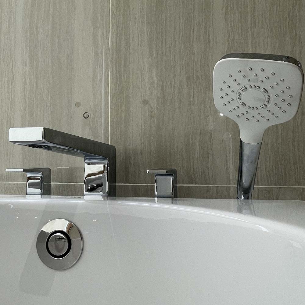 Vòi xả bồn tắm TOTO TBG10202A nóng lạnh kèm tay sen