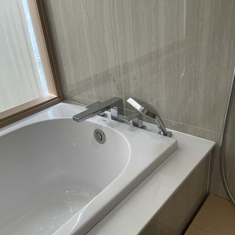 Vòi xả bồn tắm TOTO TBG10202A nóng lạnh kèm tay sen