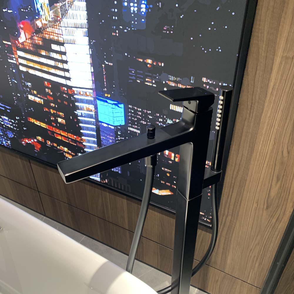 Vòi xả bồn tắm TOTO TBG10306AA đặt sàn nóng lạnh