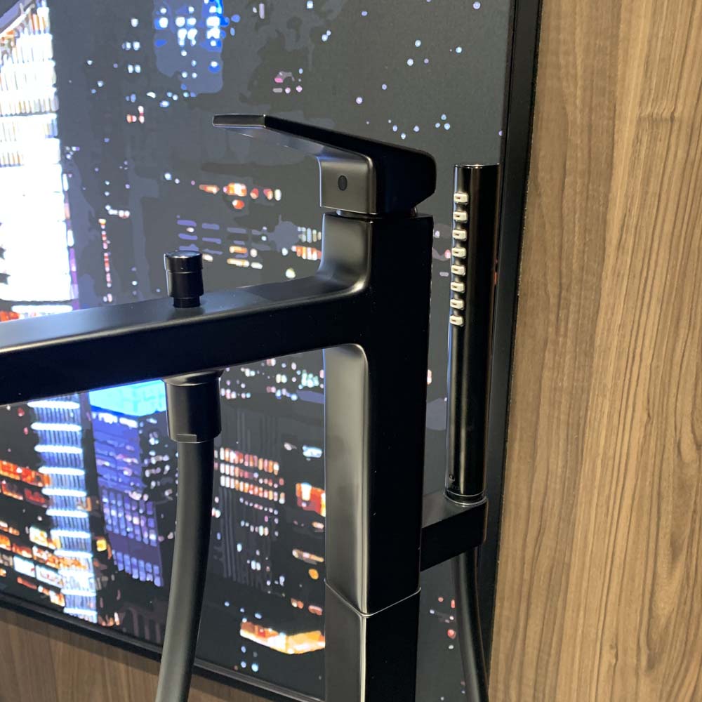 Vòi xả bồn tắm TOTO TBG10306AA đặt sàn nóng lạnh