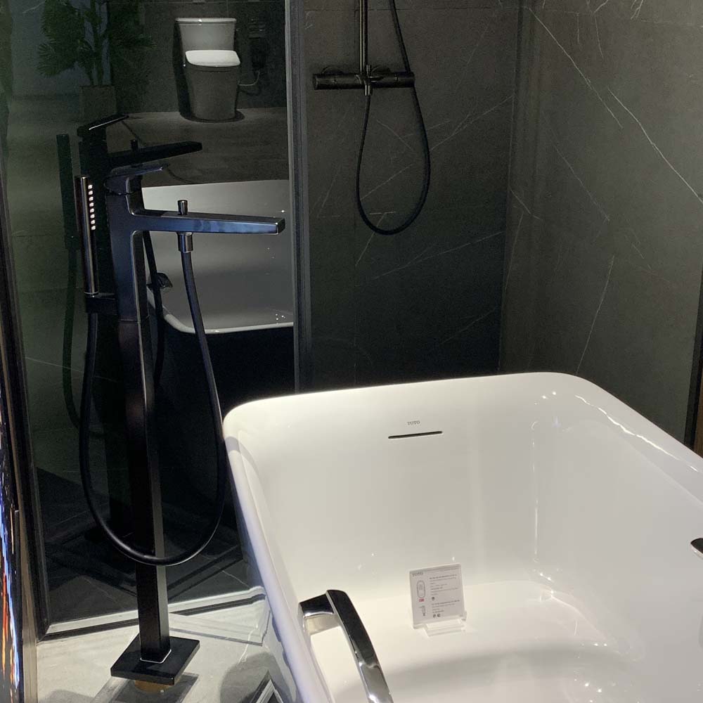 Vòi xả bồn tắm TOTO TBG10306AA đặt sàn nóng lạnh