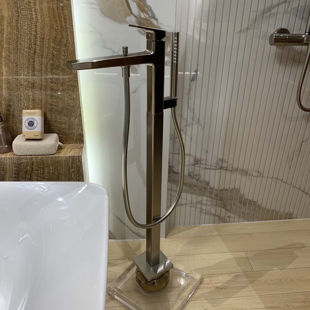 Vòi xả bồn tắm TOTO TBG10306AA đặt sàn nóng lạnh