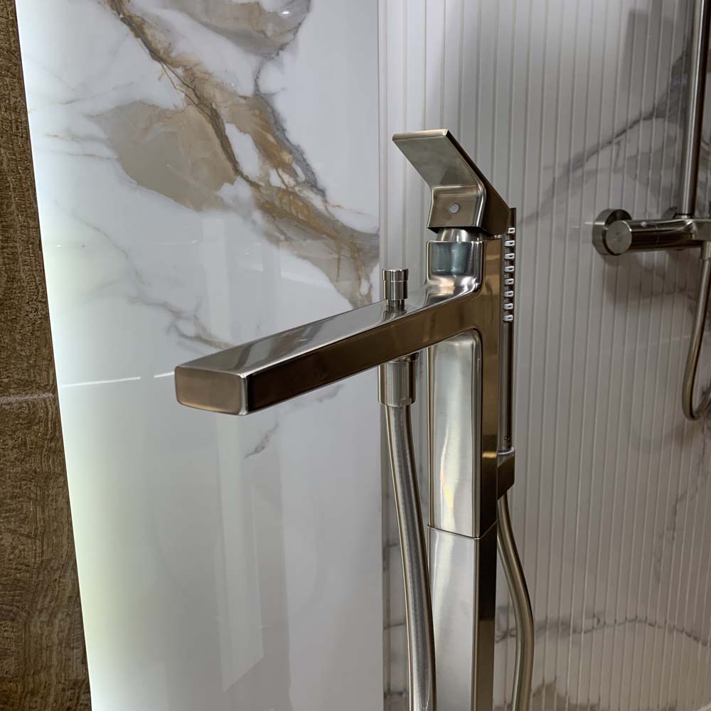 Vòi xả bồn tắm TOTO TBG10306AA đặt sàn nóng lạnh