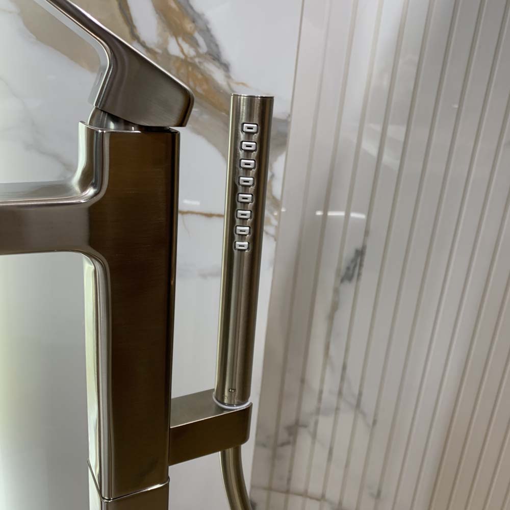 Vòi xả bồn tắm TOTO TBG10306AA đặt sàn nóng lạnh