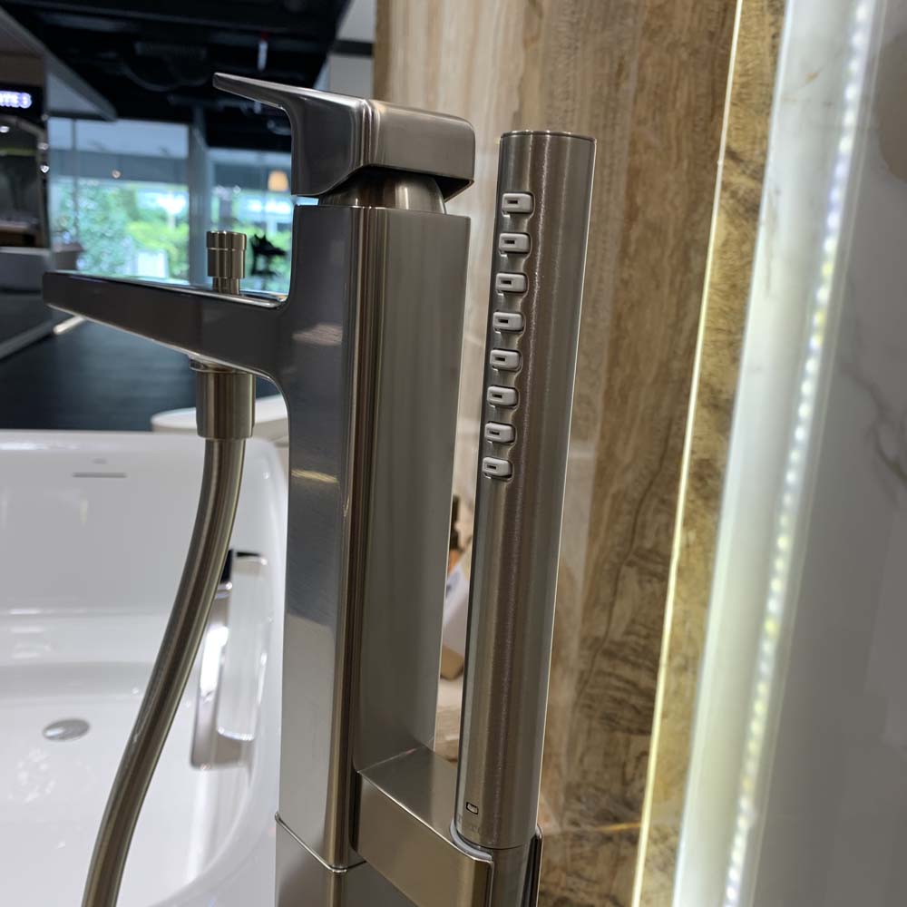 Vòi xả bồn tắm TOTO TBG10306AA đặt sàn nóng lạnh