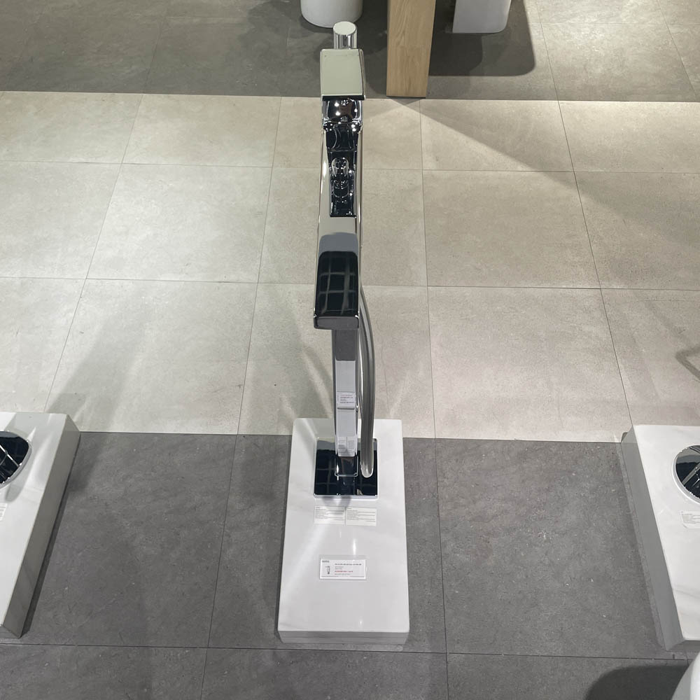 Vòi xả bồn tắm TOTO TBG10306AA đặt sàn nóng lạnh