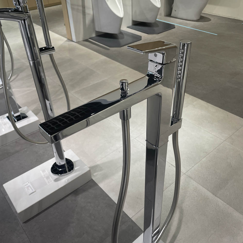 Vòi xả bồn tắm TOTO TBG10306AA đặt sàn nóng lạnh