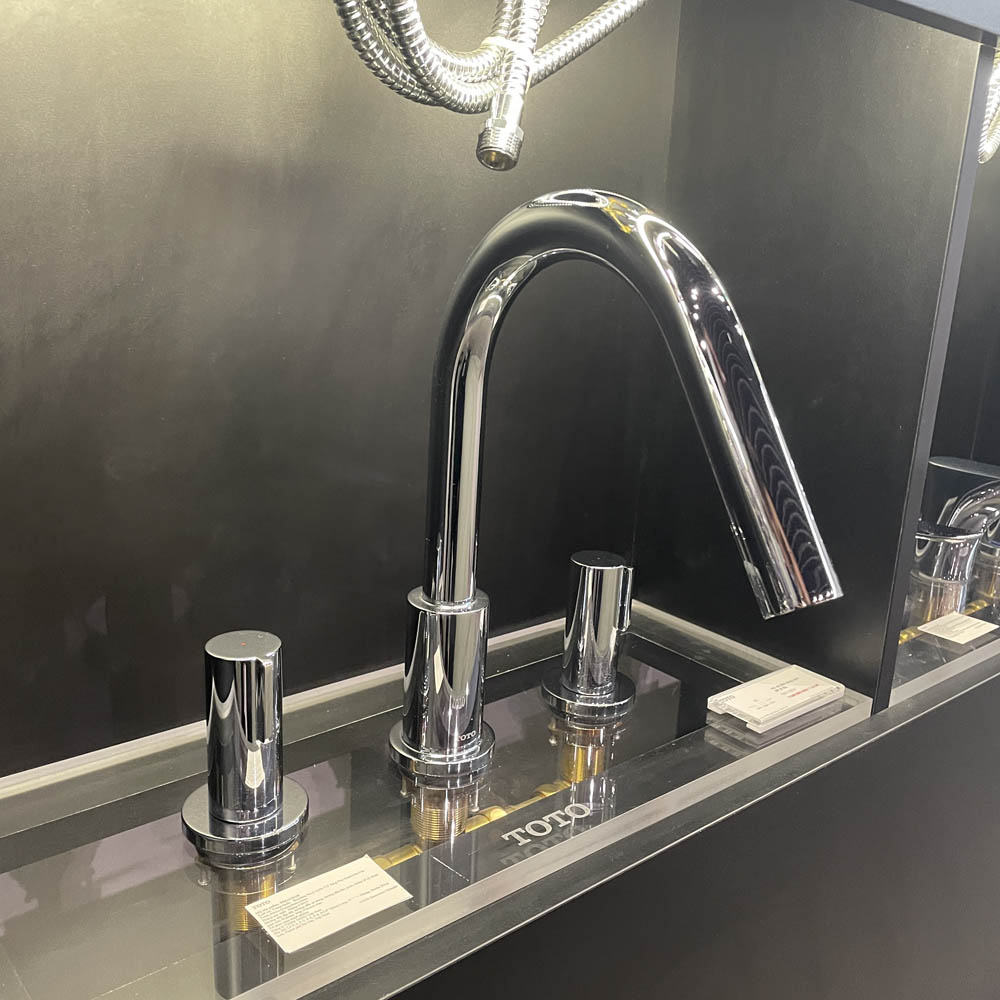 Vòi xả bồn tắm TOTO TBG11201B nóng lạnh