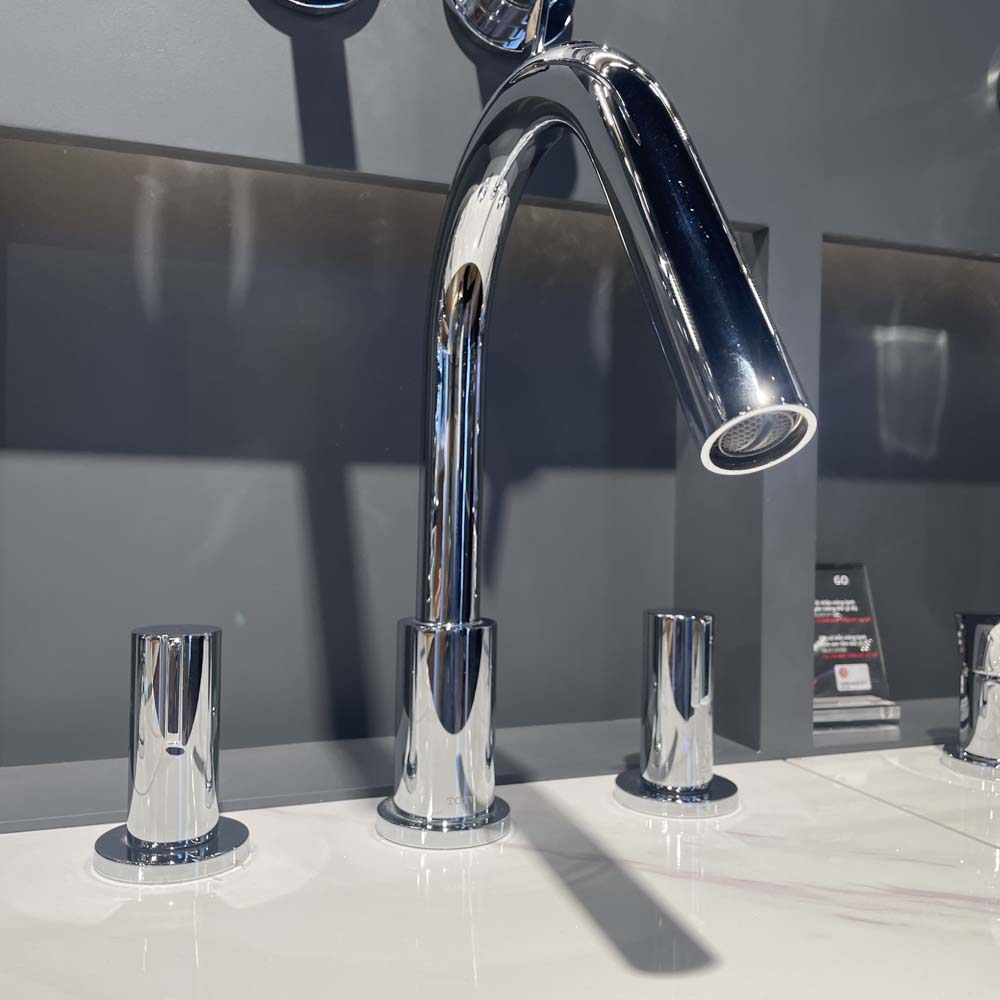 Vòi xả bồn tắm TOTO TBG11201B nóng lạnh
