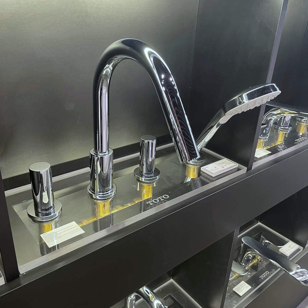 Vòi xả bồn tắm TOTO TBG11202A nóng lạnh kèm tay sen