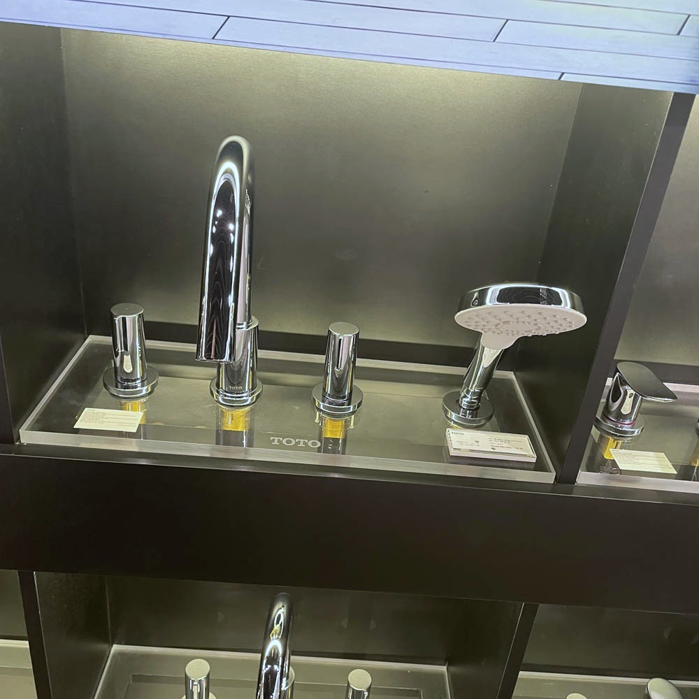 Vòi xả bồn tắm TOTO TBG11202A nóng lạnh kèm tay sen