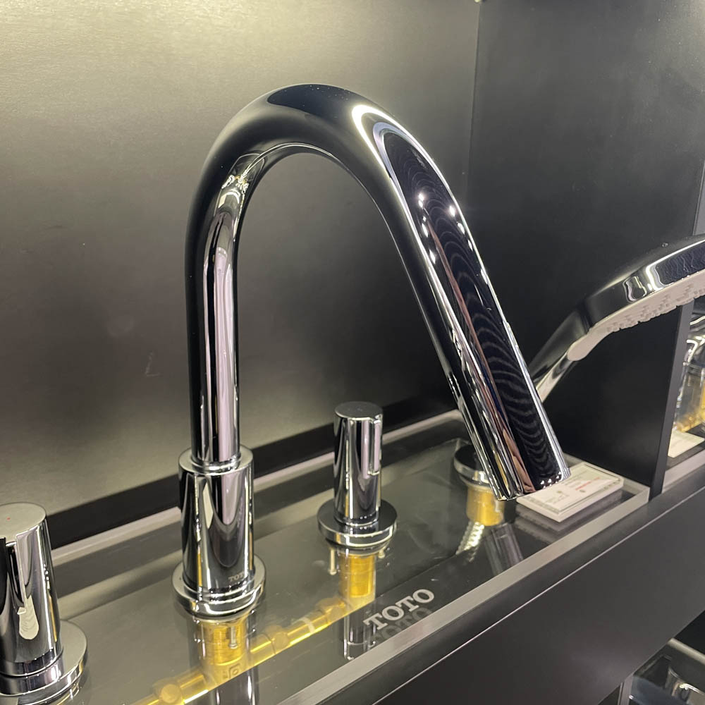 Vòi xả bồn tắm TOTO TBG11202A nóng lạnh kèm tay sen