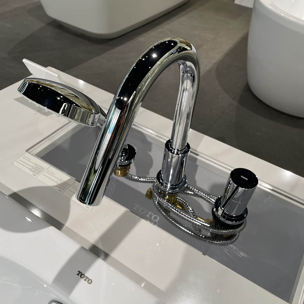 Vòi xả bồn tắm TOTO TBG11305AA nóng lạnh kèm tay sen