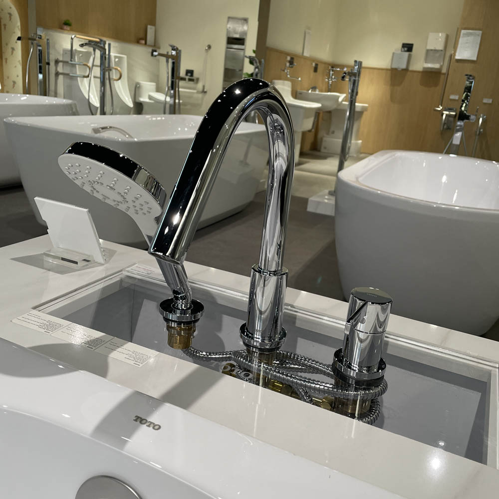 Vòi xả bồn tắm TOTO TBG11305AA nóng lạnh kèm tay sen