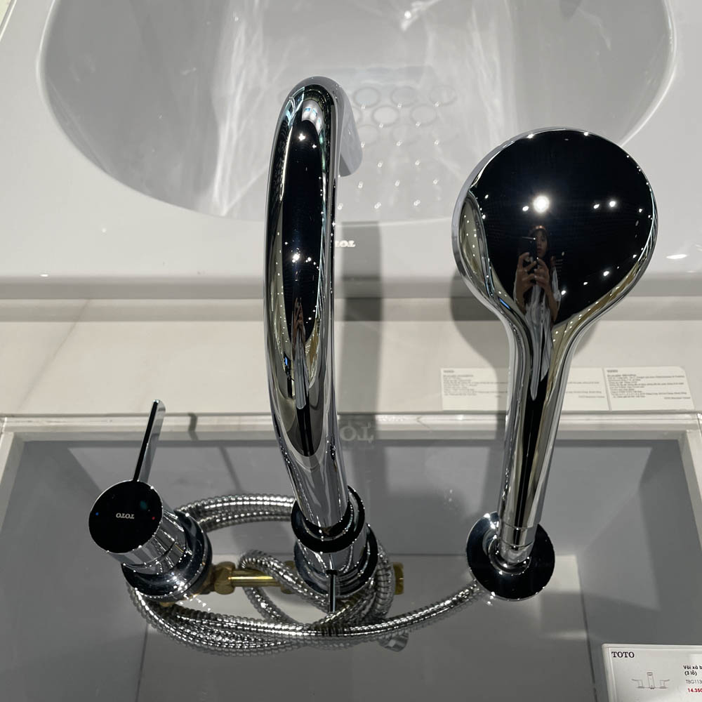 Vòi xả bồn tắm TOTO TBG11305AA nóng lạnh kèm tay sen