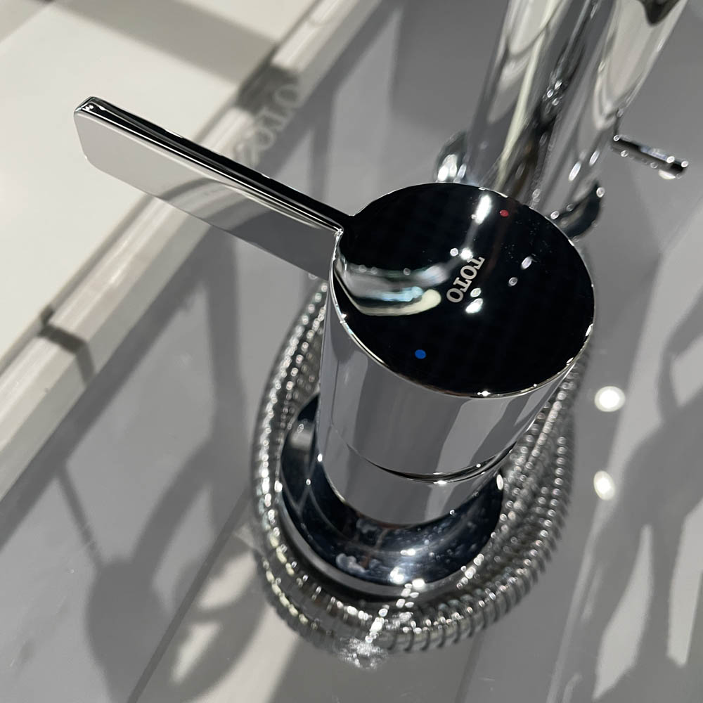 Vòi xả bồn tắm TOTO TBG11305AA nóng lạnh kèm tay sen