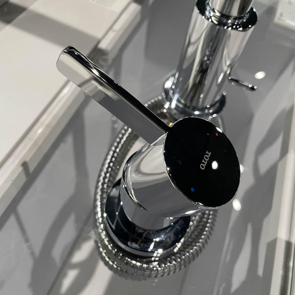 Vòi xả bồn tắm TOTO TBG11305AA nóng lạnh kèm tay sen