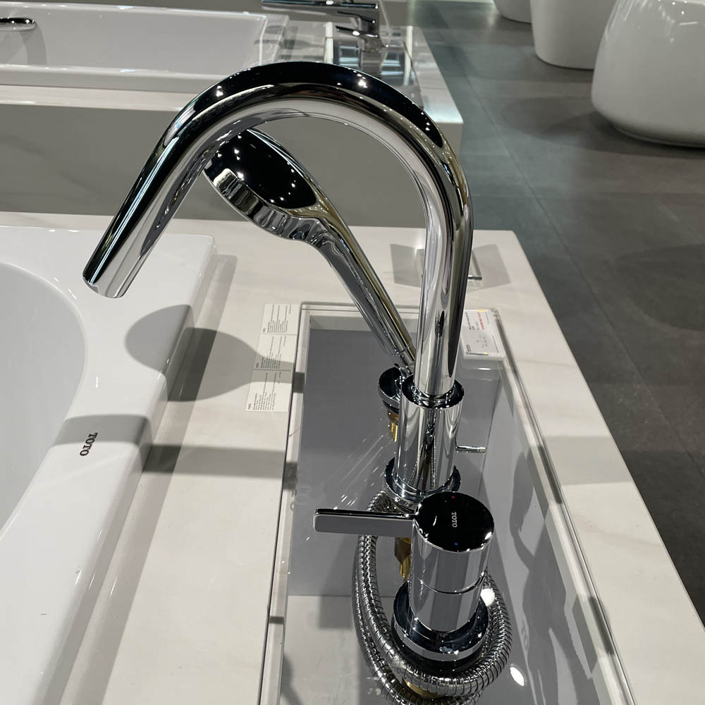 Vòi xả bồn tắm TOTO TBG11305AA nóng lạnh kèm tay sen