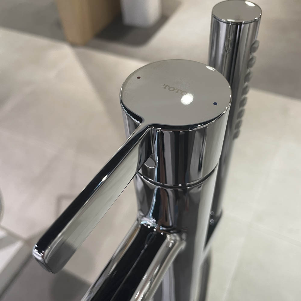 Vòi xả bồn tắm TOTO TBG11306AA đặt sàn nóng lạnh