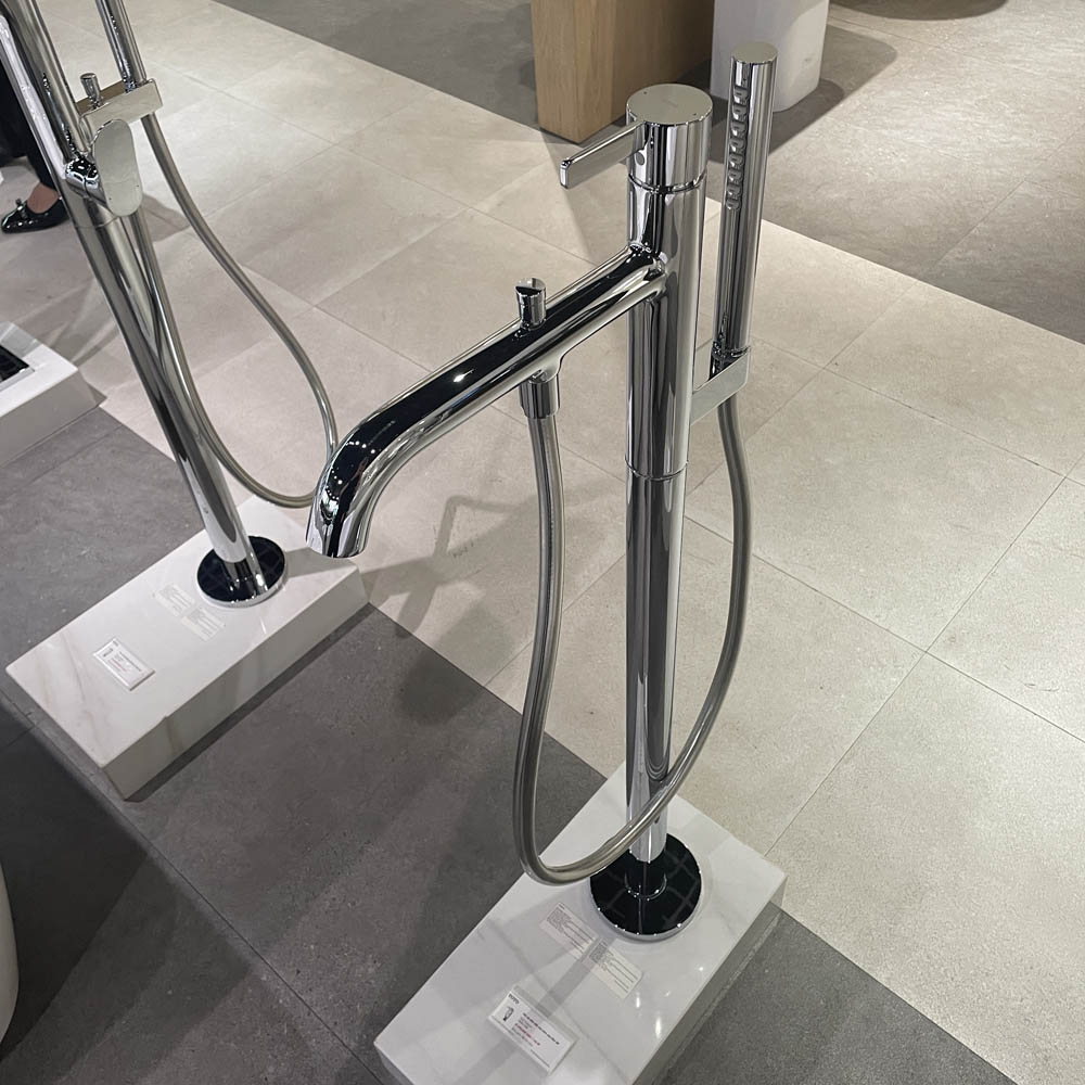 Vòi xả bồn tắm TOTO TBG11306AA đặt sàn nóng lạnh