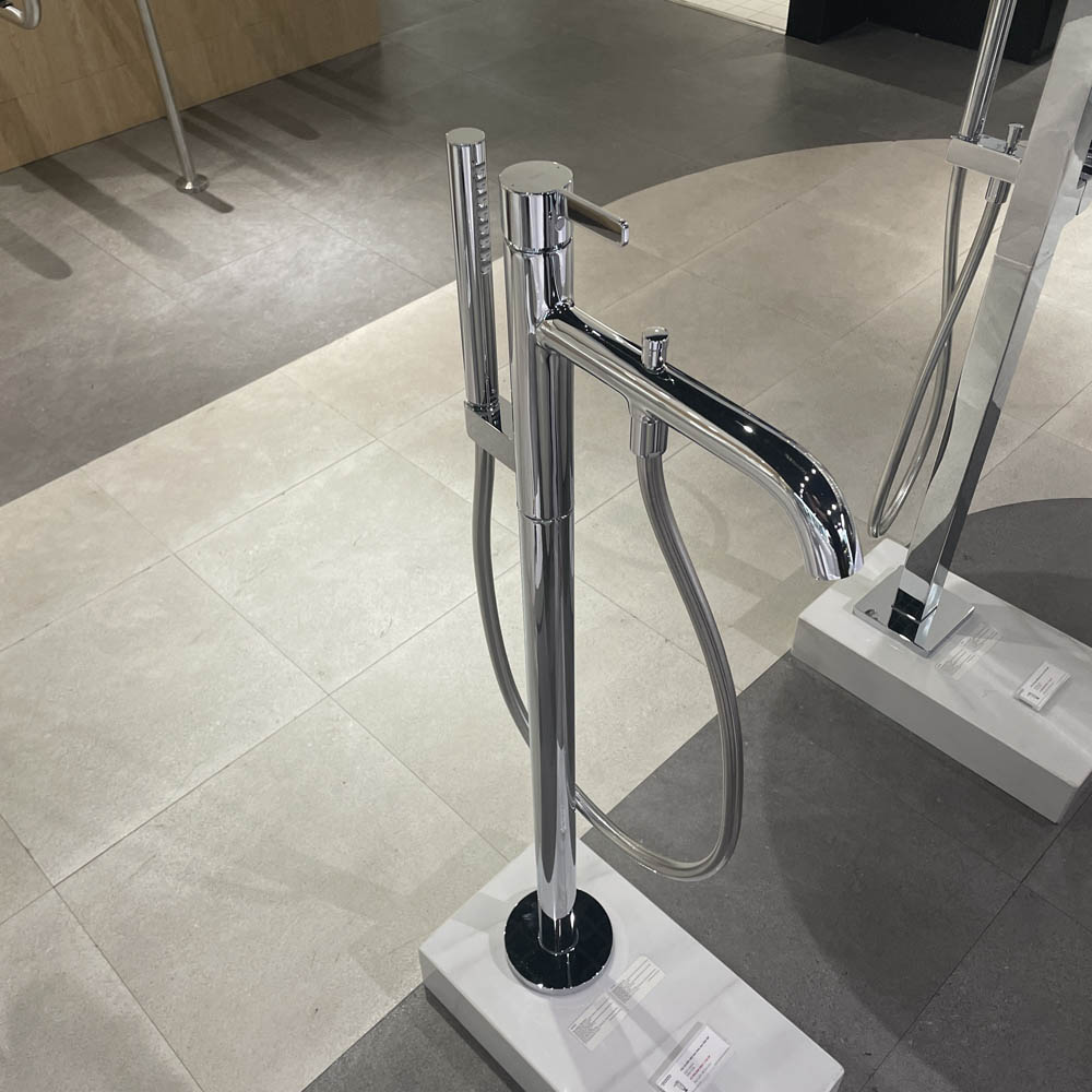 Vòi xả bồn tắm TOTO TBG11306AA đặt sàn nóng lạnh