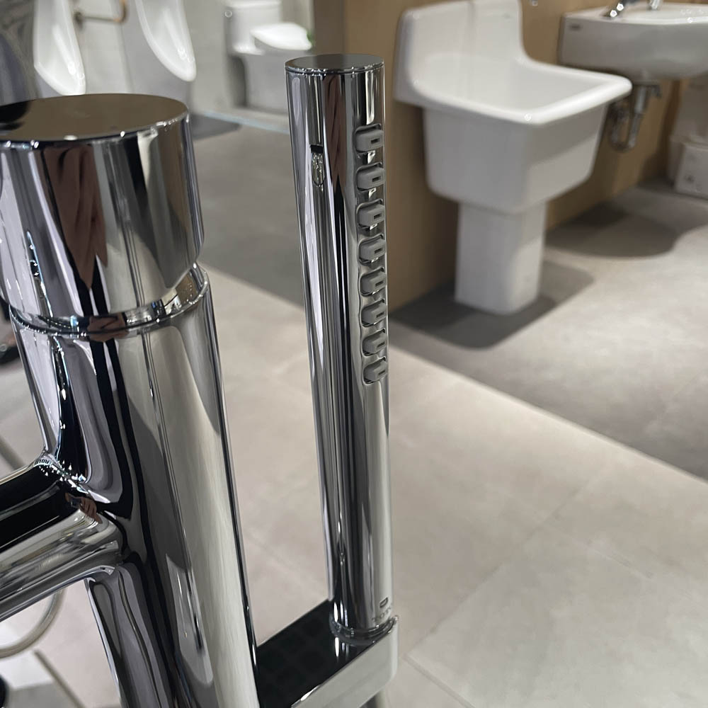 Vòi xả bồn tắm TOTO TBG11306AA đặt sàn nóng lạnh