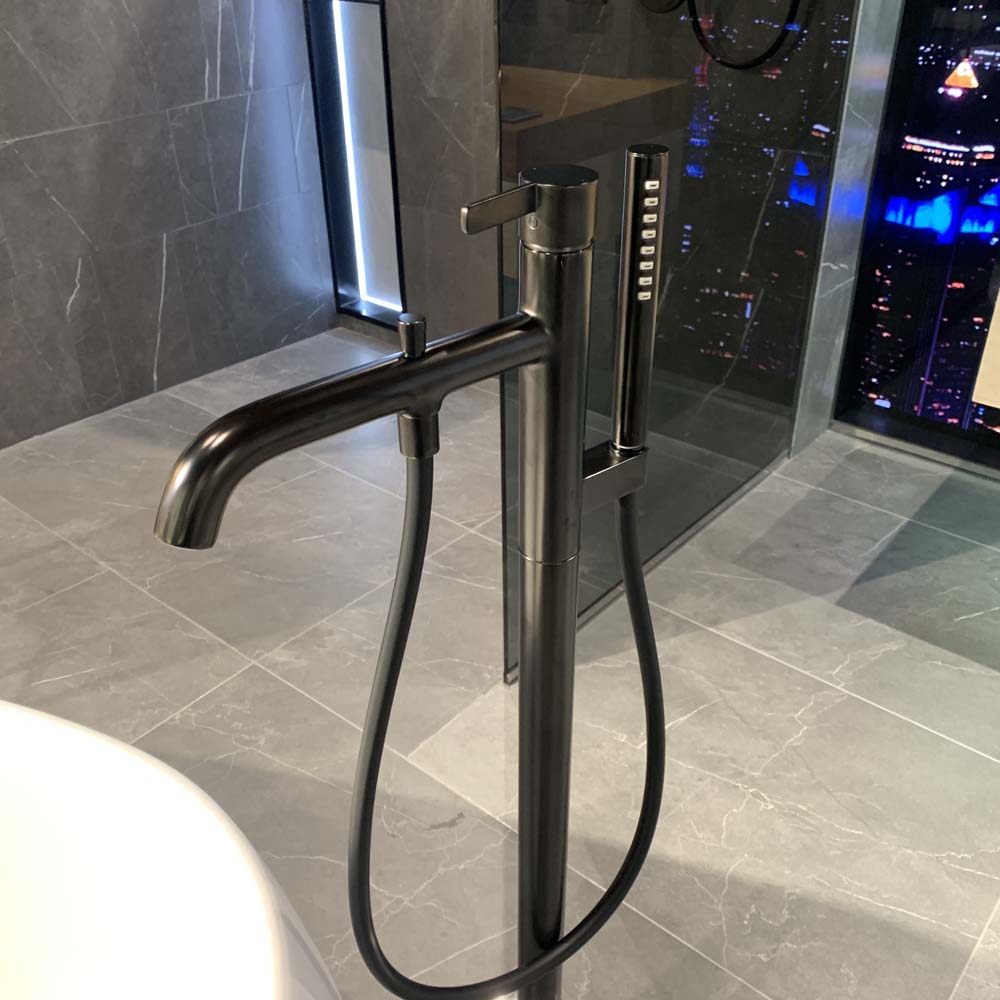 Vòi xả bồn tắm TOTO TBG11306AA đặt sàn nóng lạnh