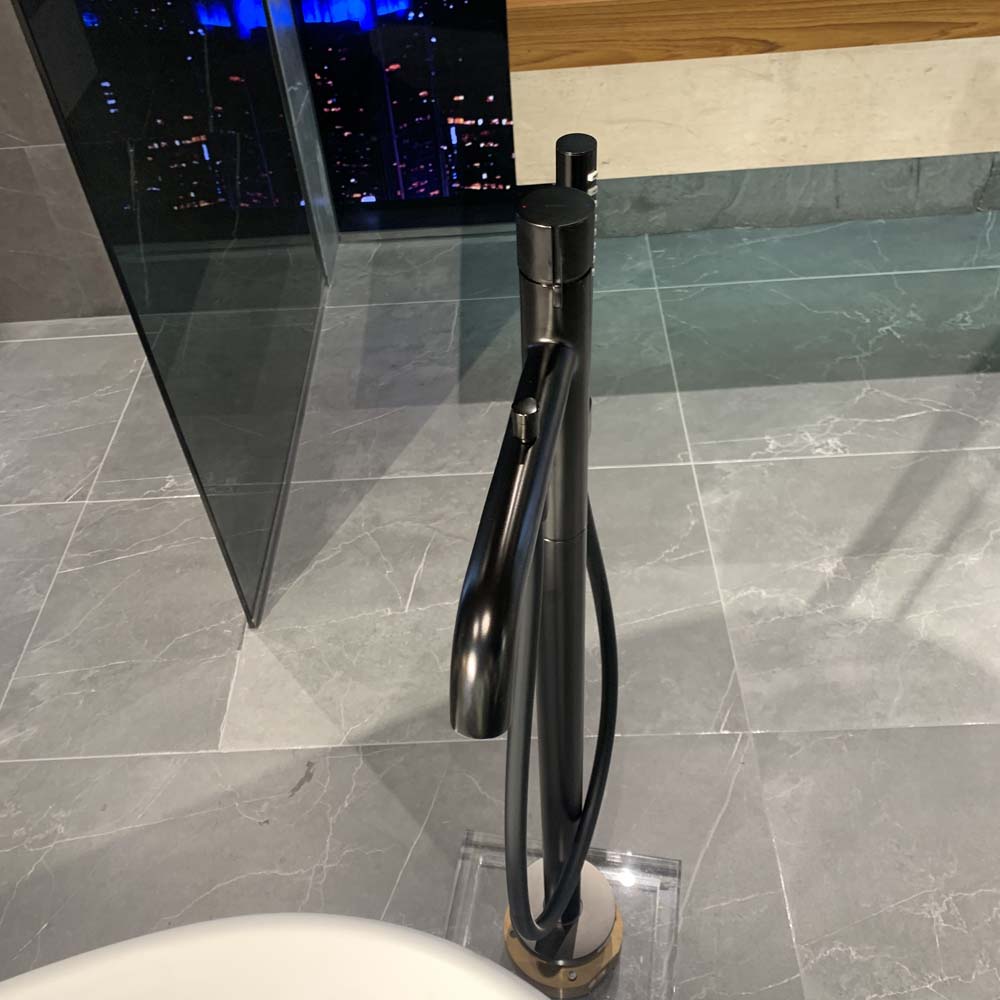 Vòi xả bồn tắm TOTO TBG11306AA đặt sàn nóng lạnh