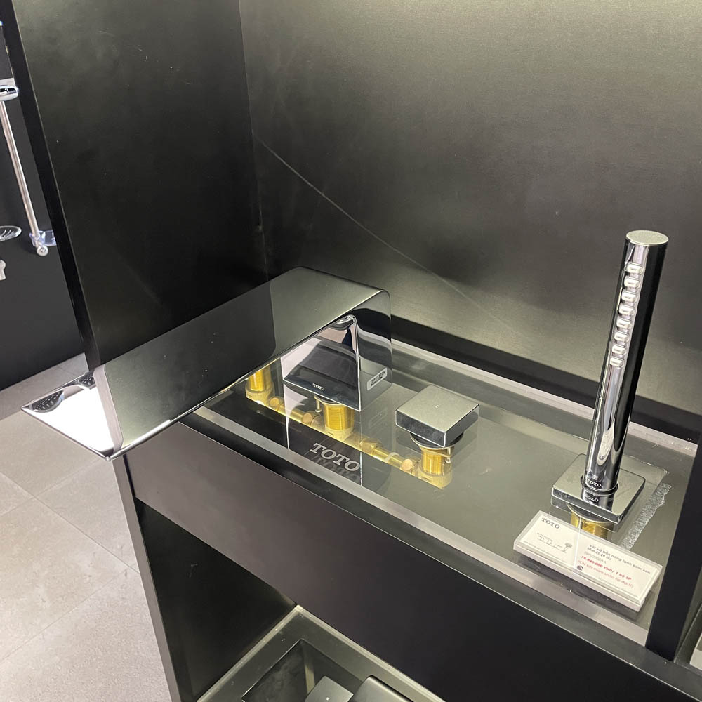 Vòi xả bồn tắm TOTO TBP02202AA nóng lạnh kèm tay sen