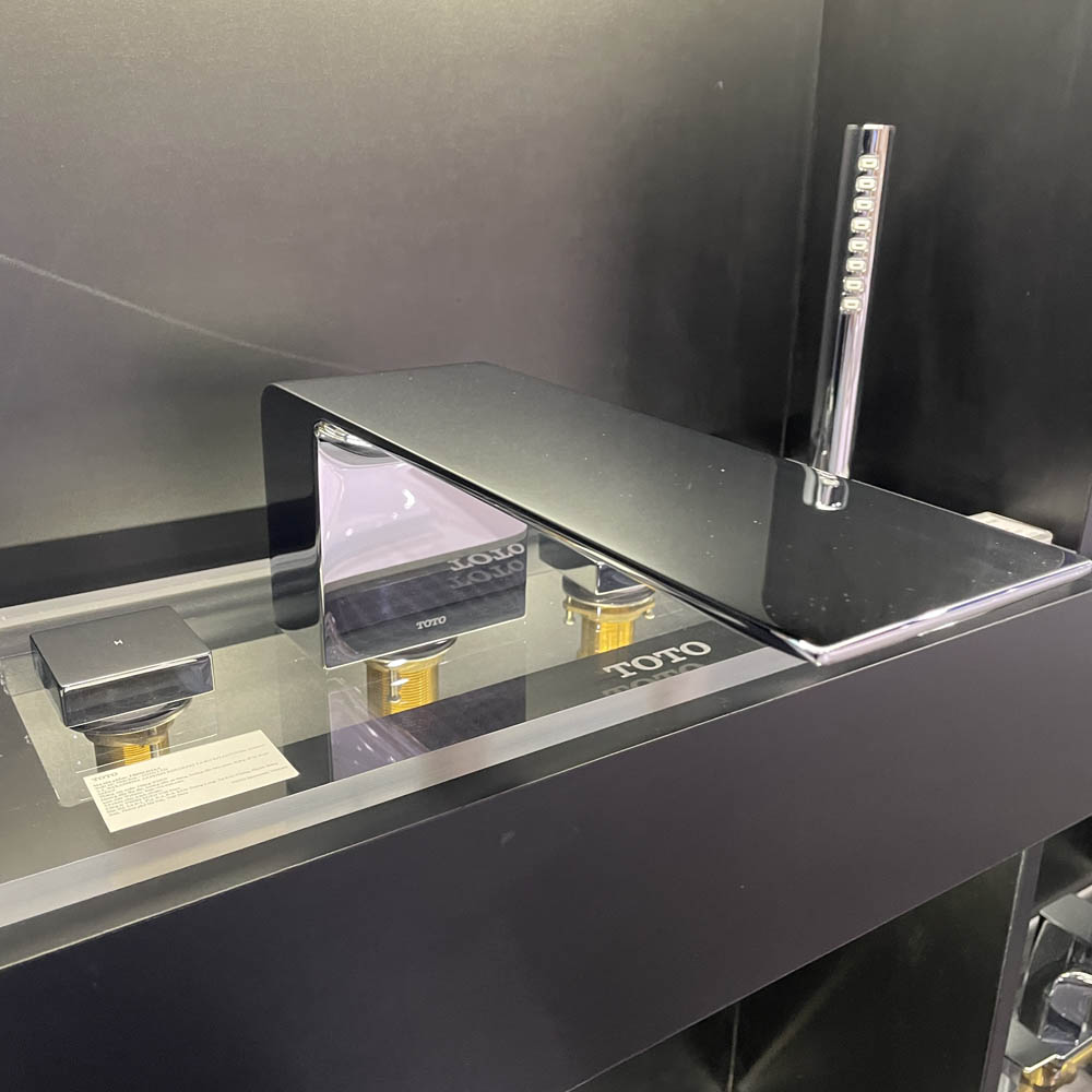 Vòi xả bồn tắm TOTO TBP02202AA nóng lạnh kèm tay sen