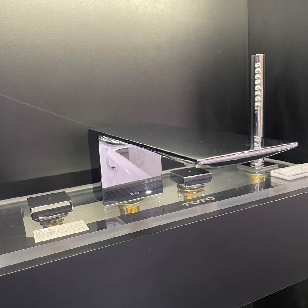 Vòi xả bồn tắm TOTO TBP02202AA nóng lạnh kèm tay sen